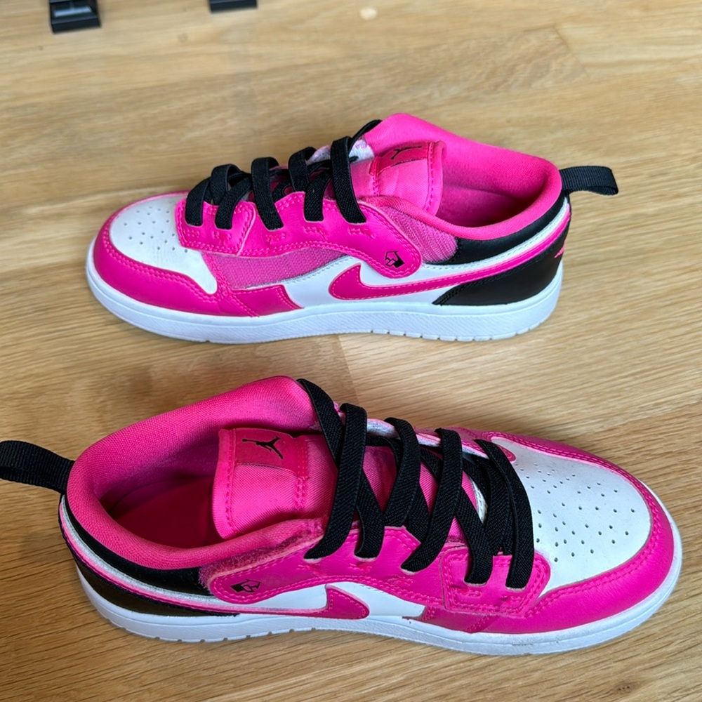 Nike air Jordan low dunks. Pink/black/white. Only worn once.